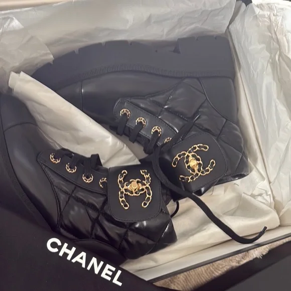 CHANEL Lambskin & Calfskin Combat Boots/Glossy Leather - Picture 9 of 9